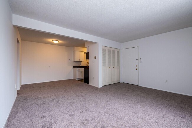 Foto del edificio - Elmwood Manor Apartments