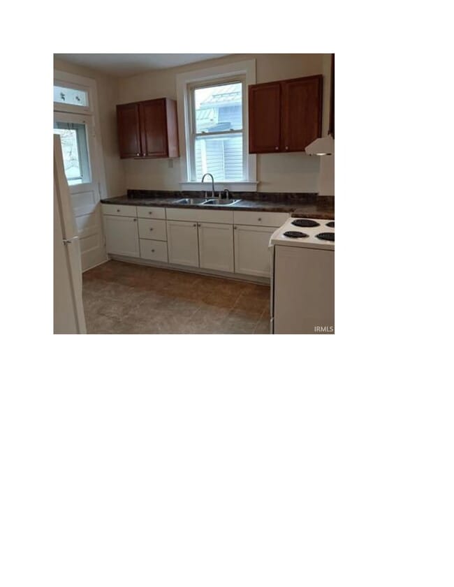 Kitchen with appliances - 1703 Cortland Ave