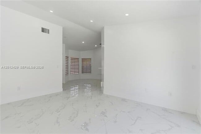 Foto del edificio - 164 NW 85th Ct