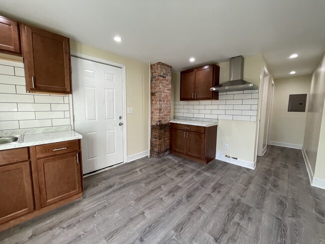 Building Photo - 86 Hawley St