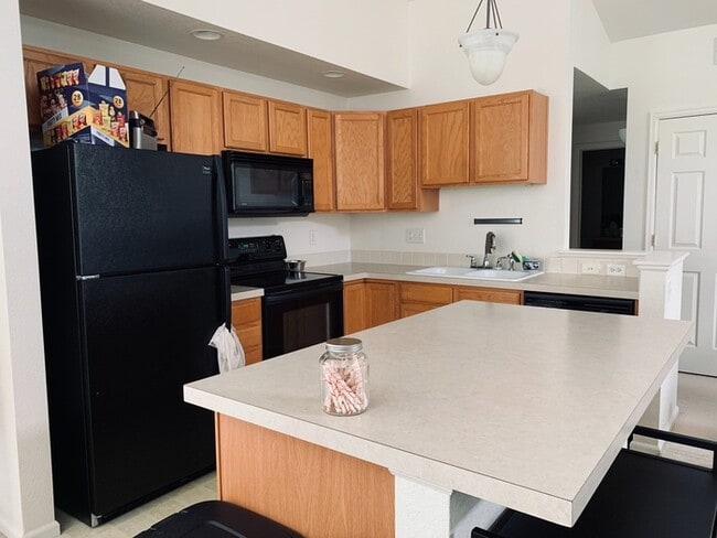 Building Photo - 2 Bedroom, 2 Bath Condo with an attached g...