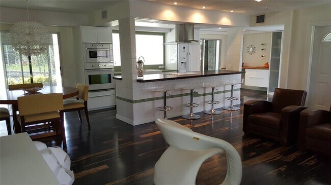 Foto del edificio - 7108 NW 66th St