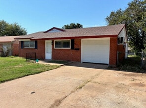 Building Photo - 1632 Parkdale Dr