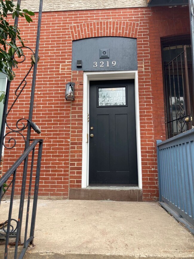 front - 3219 Hamilton St