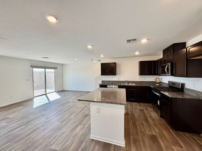 Foto del edificio - Brand New 4BR + Loft | 2-Car Garage