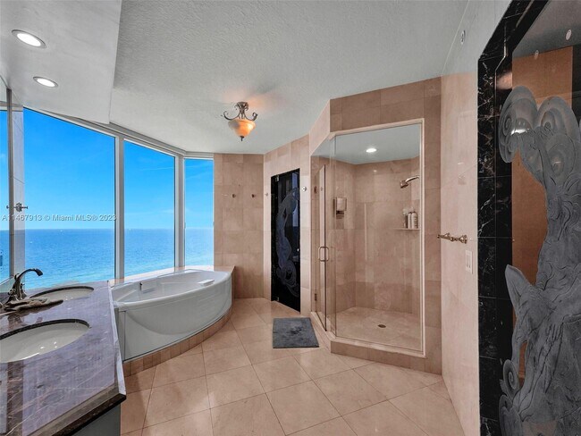 Building Photo - 17555 Collins Ave