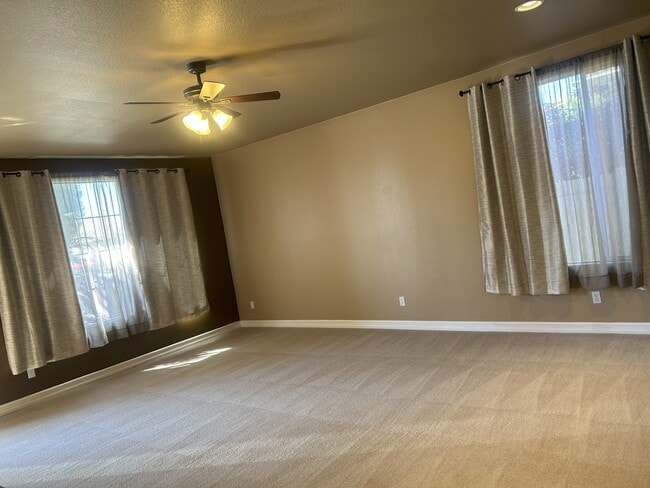 Greatroom - 25288 Red Fern Cir