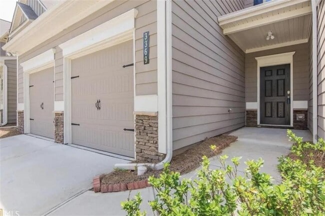 Building Photo - 3369 Castleberry Village Cir