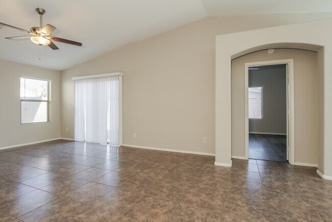 Building Photo - 5727 S 17th Ave