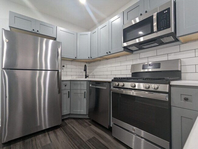 Building Photo - SECTION 8 APPROVED Modern 4br/2ba in West ...