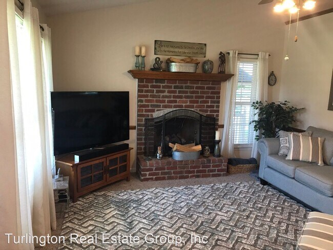 Foto del edificio - 3 br, 2 bath House - 165 Devin Drive