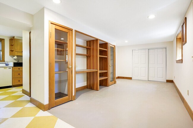 Building Photo - 22nd St Duplex - VPM295T-3