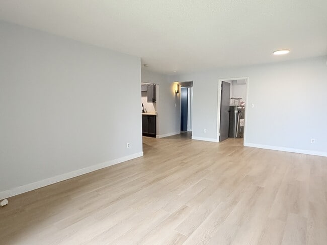 Building Photo - 2950 Elsmere Ave