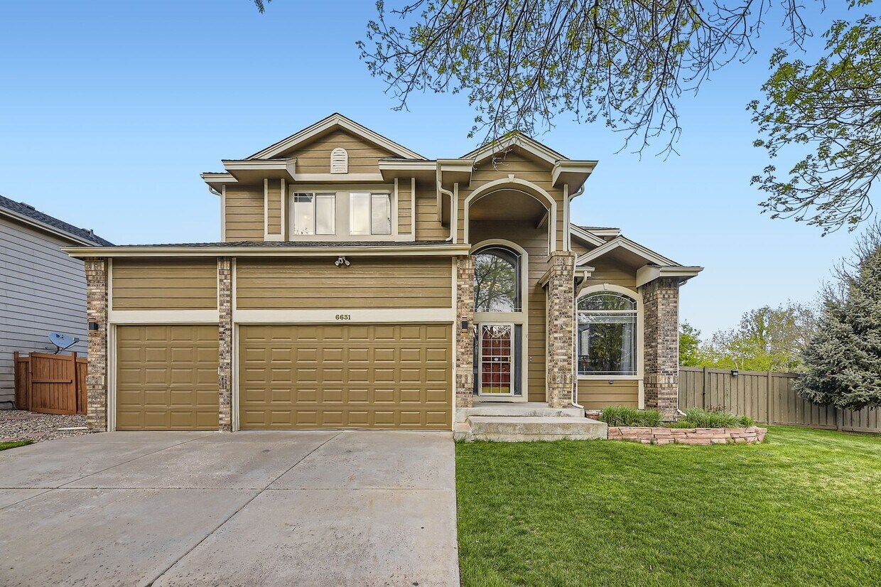 Foto principal - Luxury Living Awaits in this Grant Ranch H...