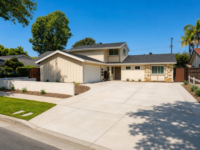 Completely Renovated 4 Bed / 3 Bath Home for Rent in Prime Tustin - Completely Renovated 4 Bed / 3 Bath Home for Rent in Prime Tustin
