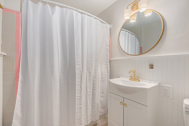 Foto del edificio - 4302 W 77th Terrace