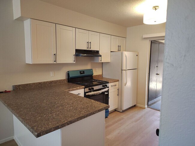 Building Photo - COMING SOON Newly Remodled -2BR Unit with Fenced back yard