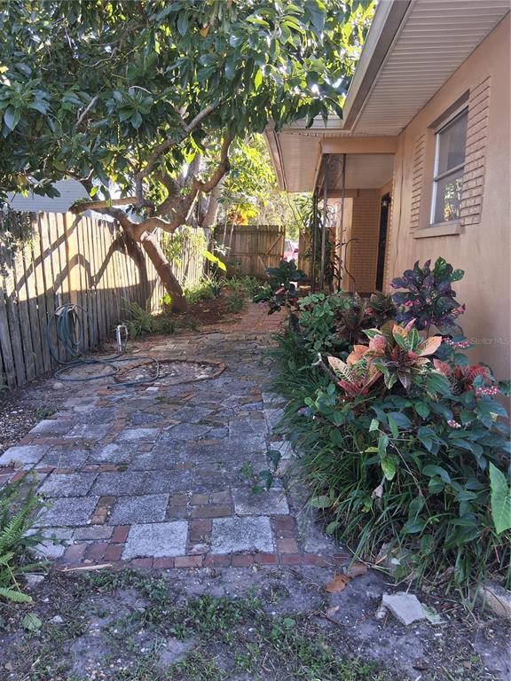 Building Photo - 710 4th Ave NW