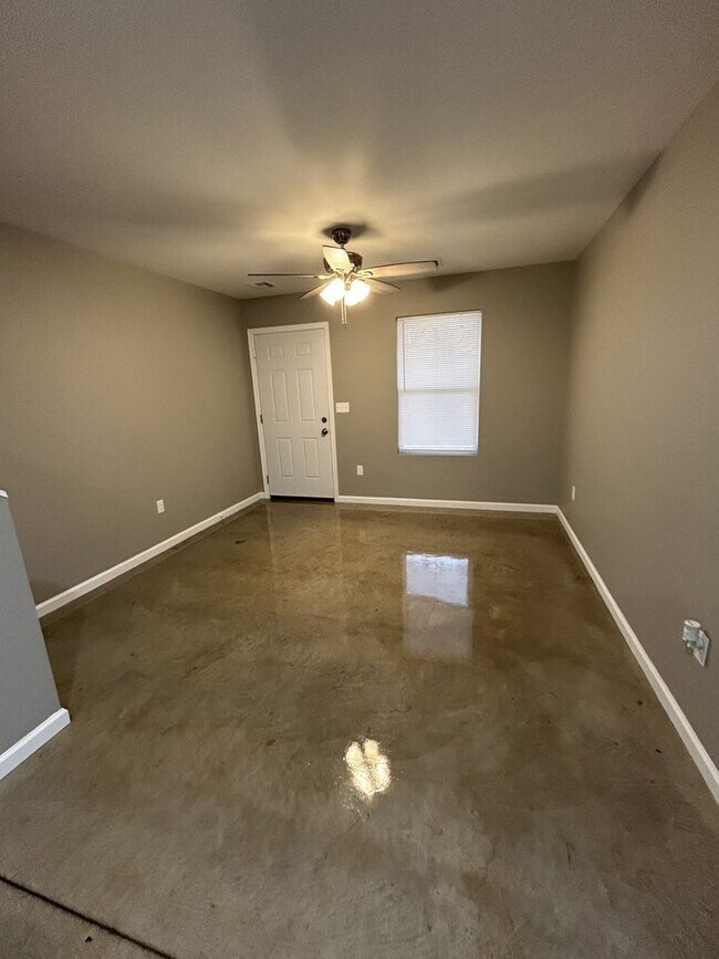 Foto del edificio - 518 E. Monroe Duplex