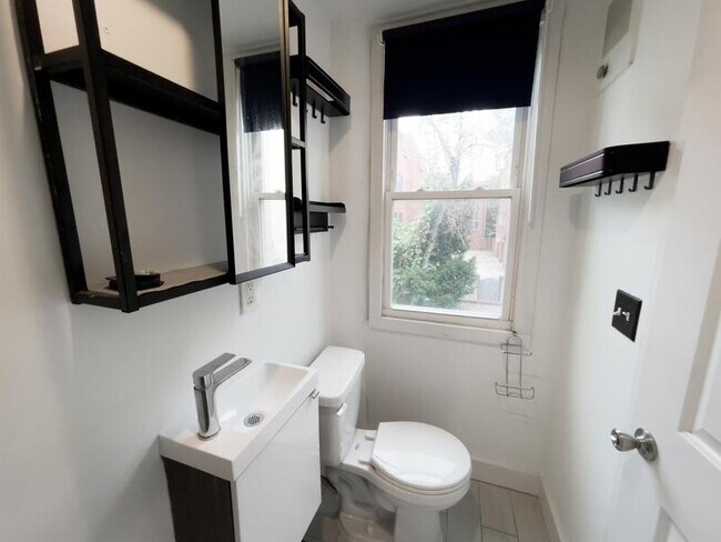 Building Photo - 785 S 2nd St