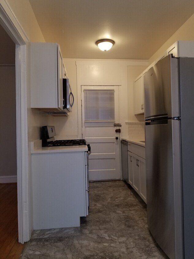 Foto principal - 5051 N Glenwood Ave