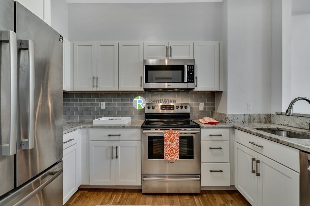 Primary Photo - 35 Walden St