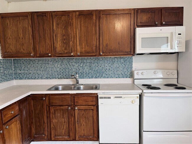 Building Photo - 1731 SW 41st Ave