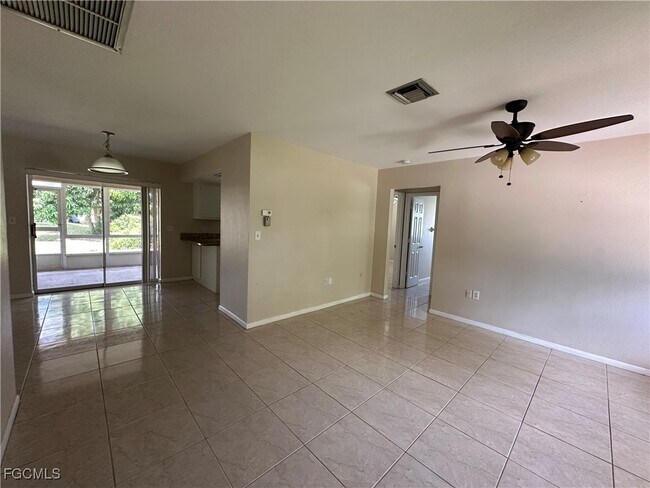 Foto del edificio - 9053 Irving Rd