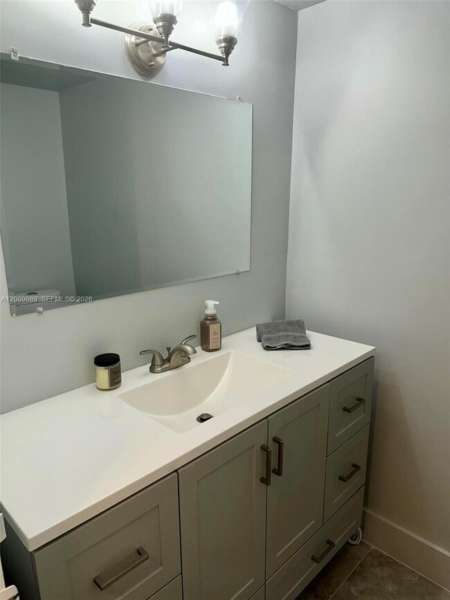 Foto del edificio - 2935 NE 163rd St
