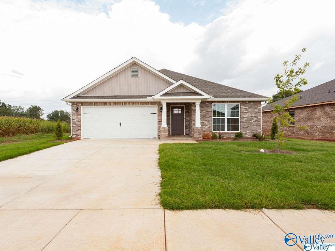 Primary Photo - 173 Cherry Laurel Dr