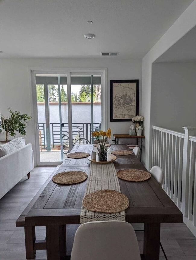 Building Photo - Fully furnished 2 Bedroom / 2 Bathroom new...