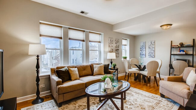 Foto del edificio - 2342 W Granville Ave