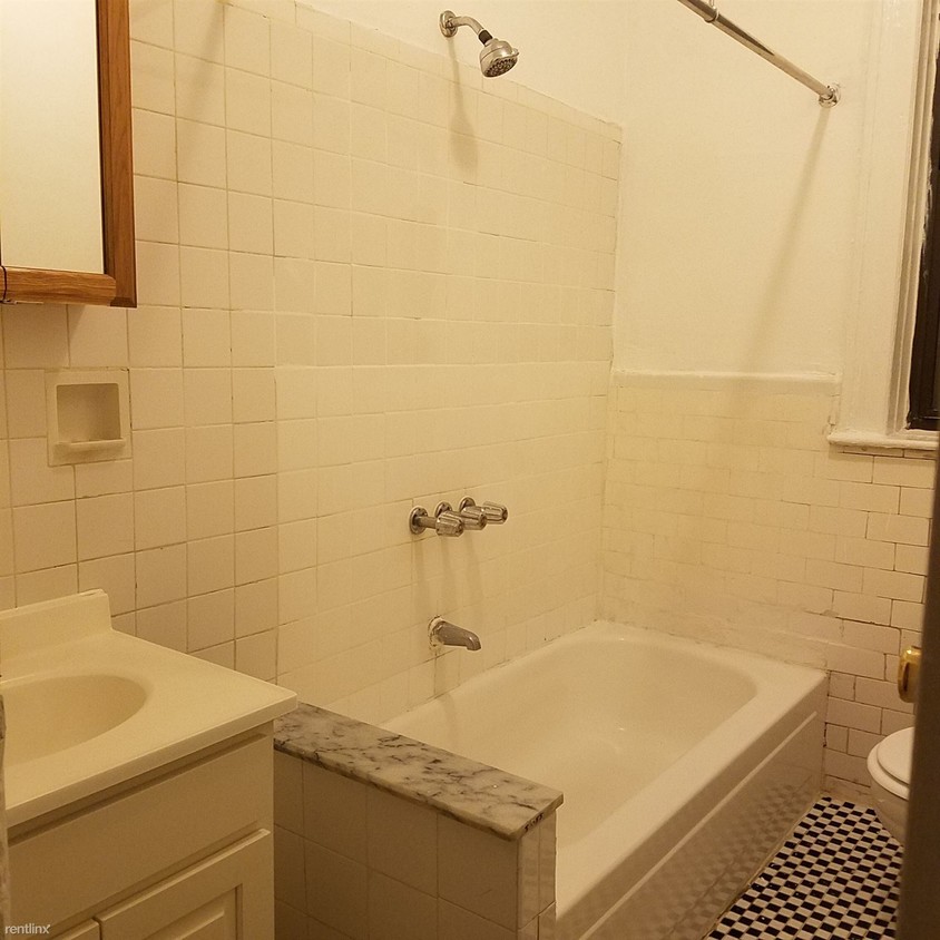 Building Photo - 160 Fenimore St