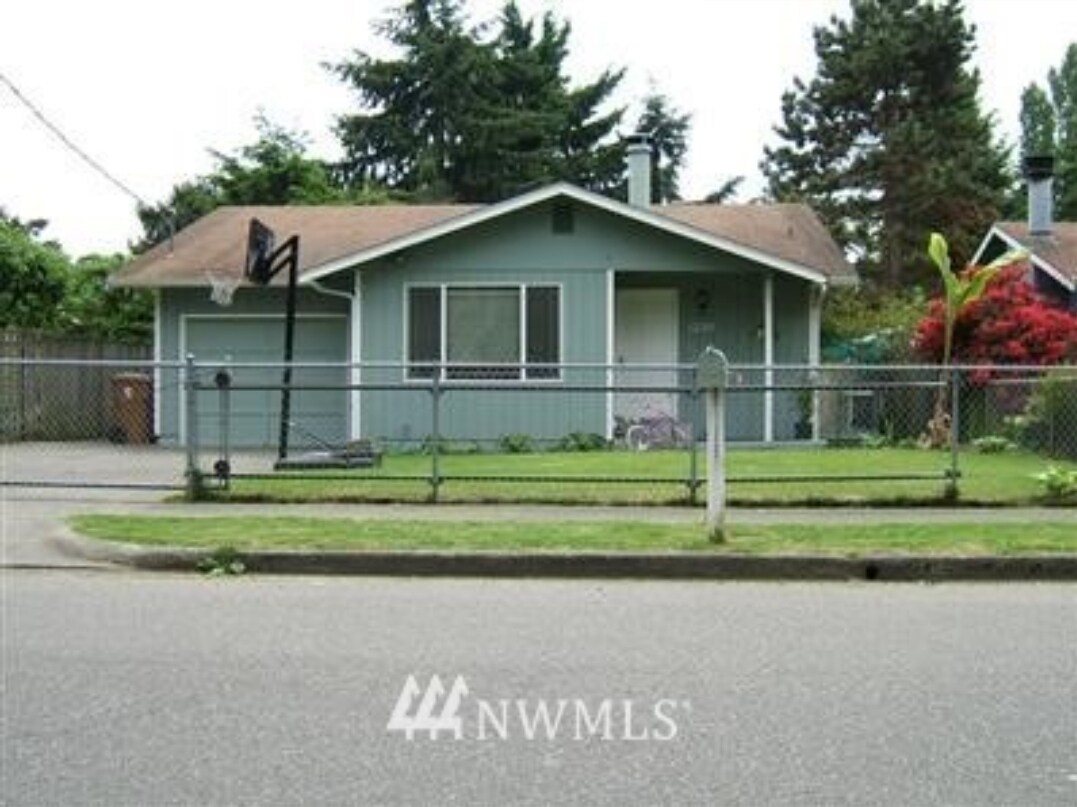 Old photo. - 1230 E 54th St