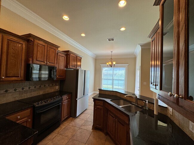 Building Photo - St. Charles Court (North Bossier) *3 Car G...