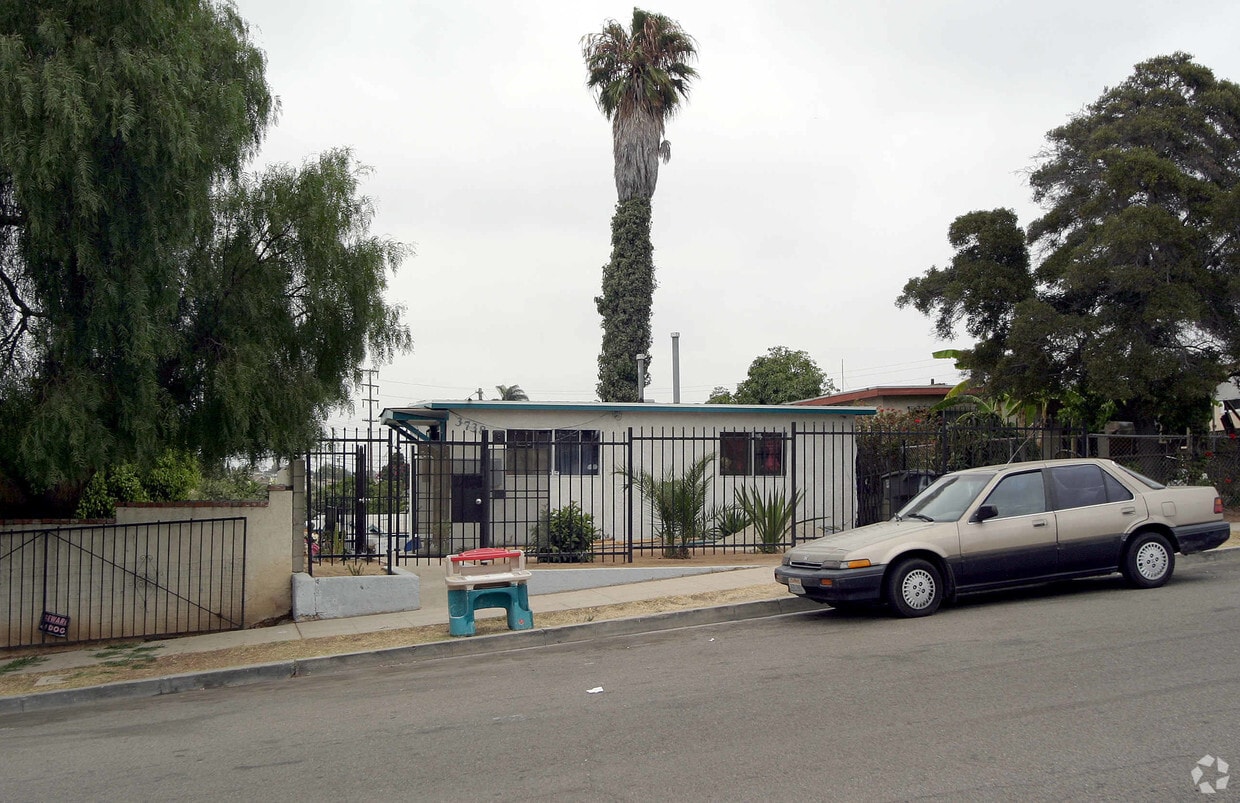 Building Photo - 3738 Acacia St