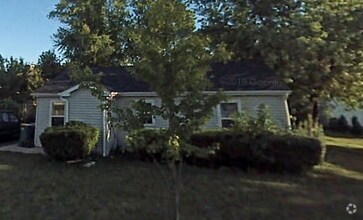 Building Photo - 30 Hennings Ct