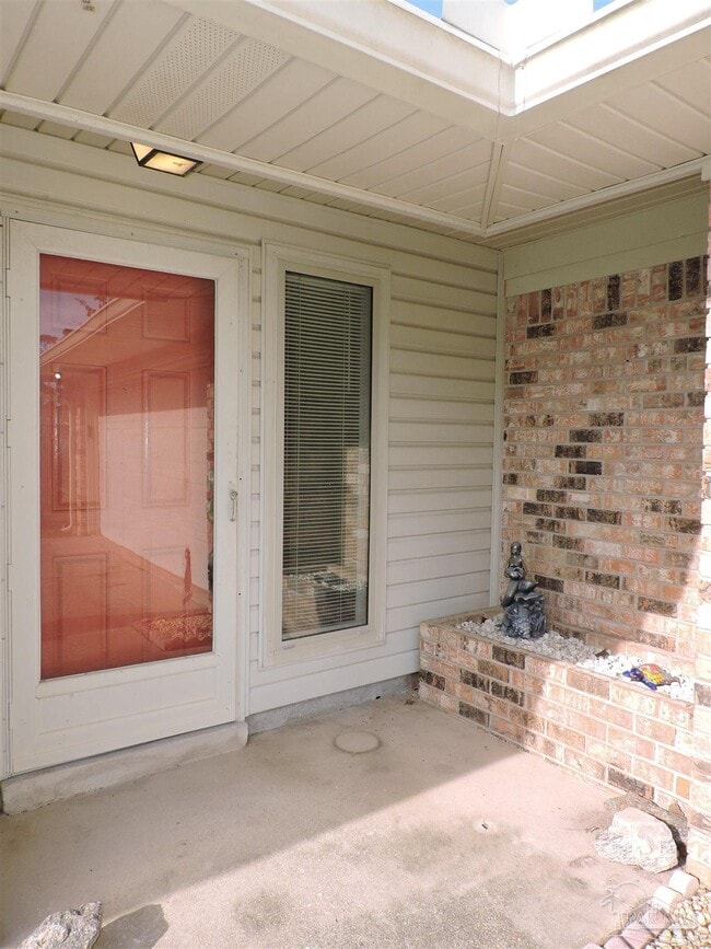 Foto del edificio - 12134 Longwood Dr