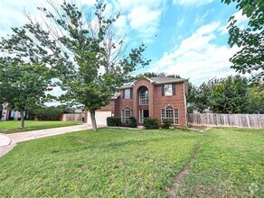 Building Photo - 303 N Carriage Hills Dr