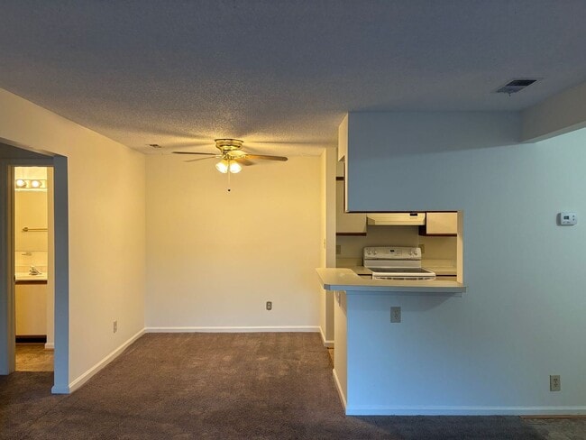 Foto del edificio - 541 Pineland Cir