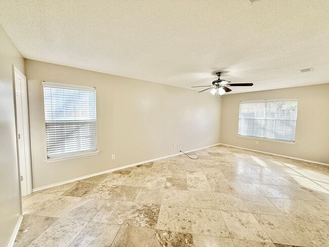 Building Photo - 131 Mirabelle Cir