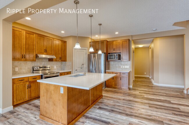 Photo du bâtiment - AMAZING 4 BEDS/ 3.5 BATHS HOUSE IN THE COMMUNITY OF EVERGREEN