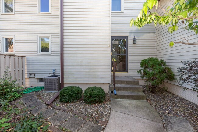 Building Photo - 3389 Johnathan Ave