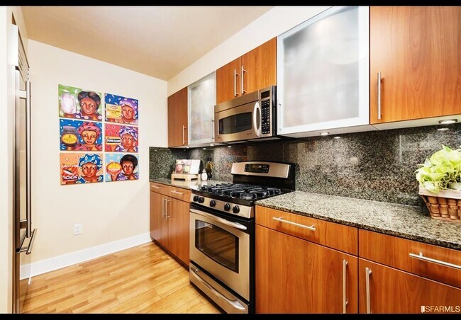 Kitchen - 50 Lansing St