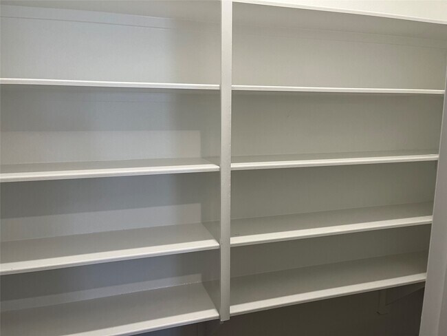 Foto del edificio - 3712 River Sand Rd