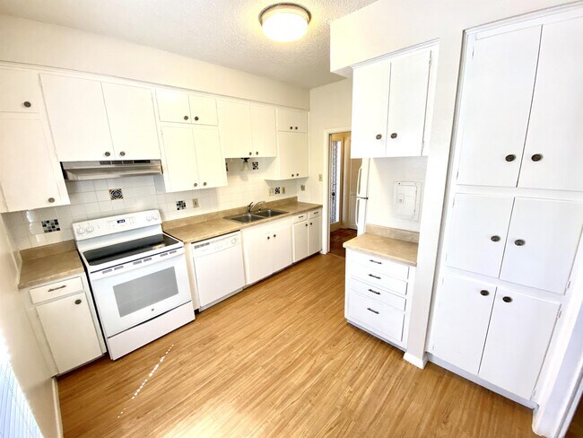 Building Photo - 1509 Montana Ave
