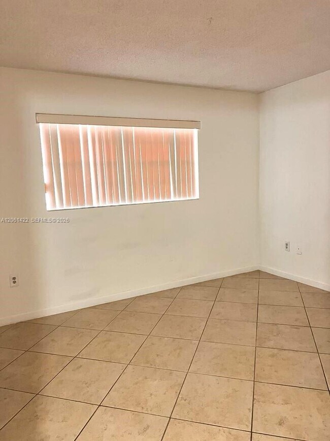 Foto del edificio - 401 NW 72nd Ave