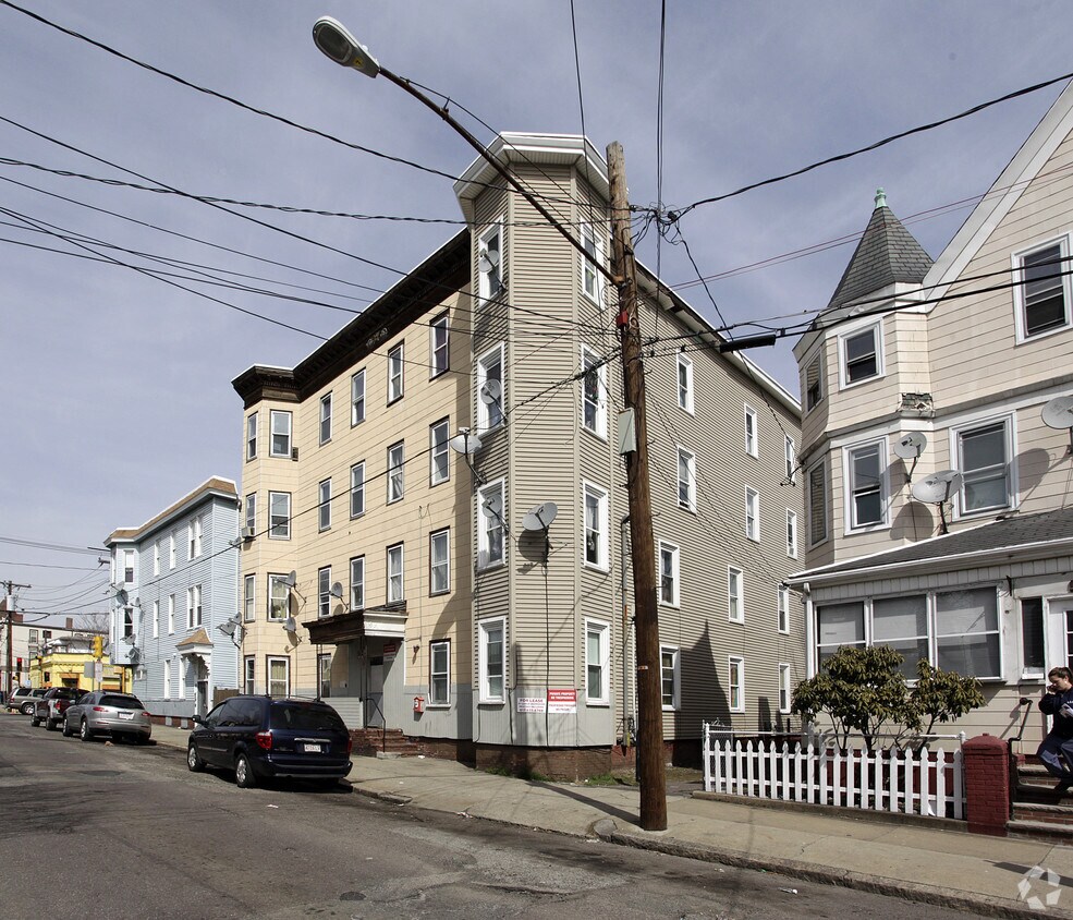 Building Photo - 54 Cary Ave