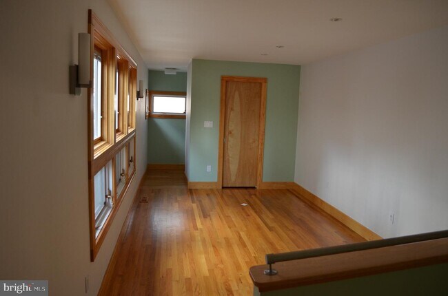 Building Photo - 2112 S Fern St