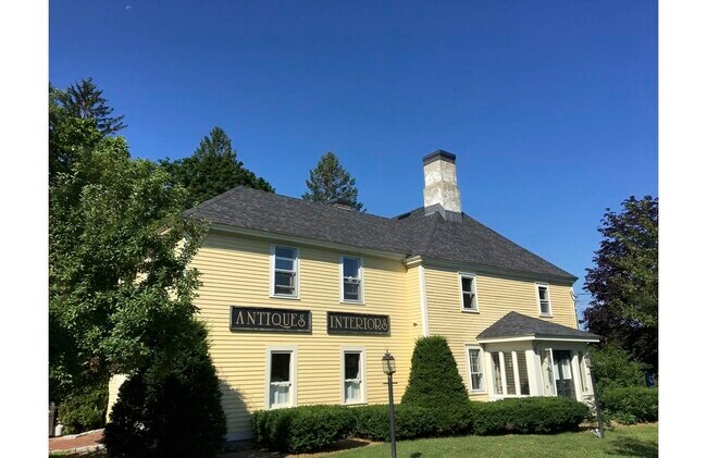 Foto del edificio - 156 Portsmouth Ave